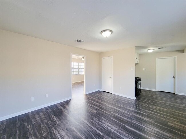 Building Photo - 4119 Holloway Dr