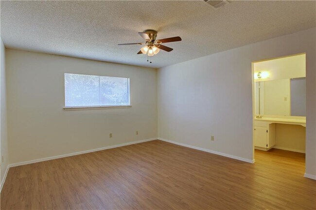 Building Photo - 3309 Sanderling Trail