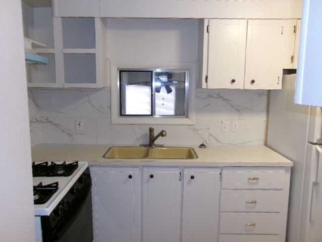 Building Photo - Remodeled 2 bed 1 bath with RV space
