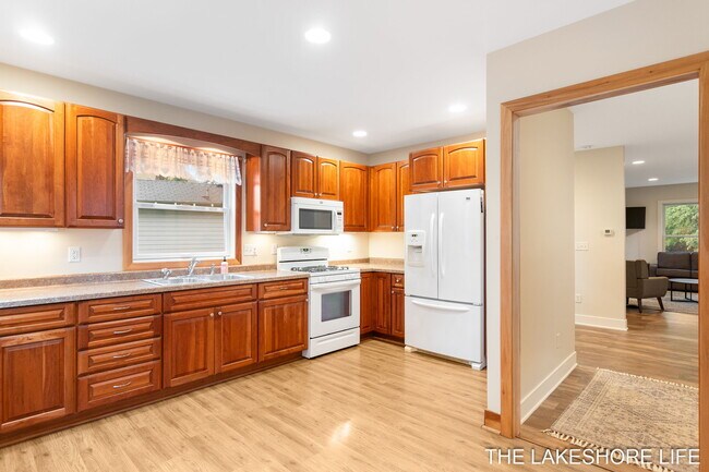 Building Photo - 2341 Fern Walk