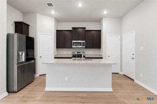 Building Photo - 2905 Greenbriar Rd