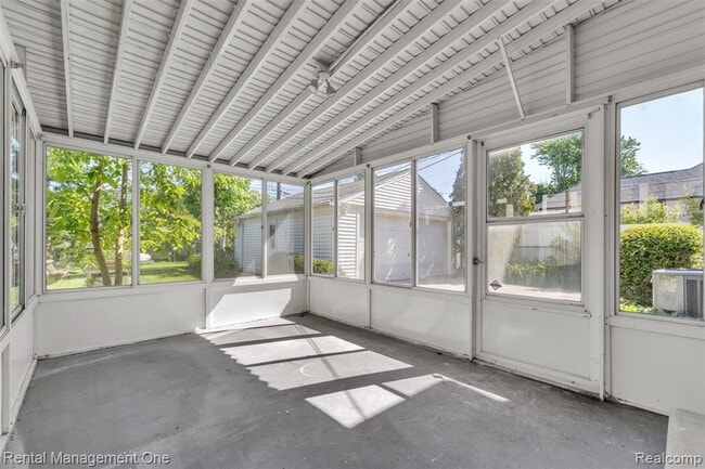 Building Photo - 2711 Dorchester Rd