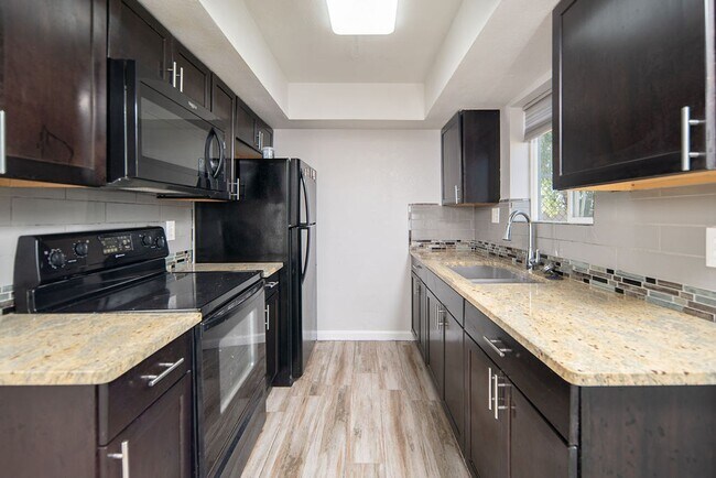 Building Photo - 808 N 95th Dr