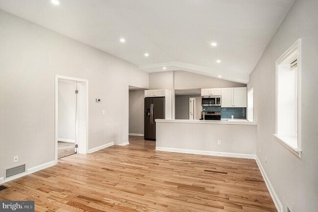 Building Photo - 235 Roberts Ave