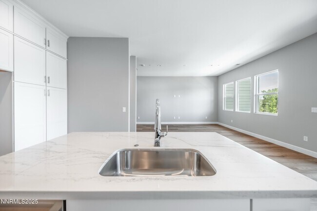 Building Photo - 1517 Golf Club Dr