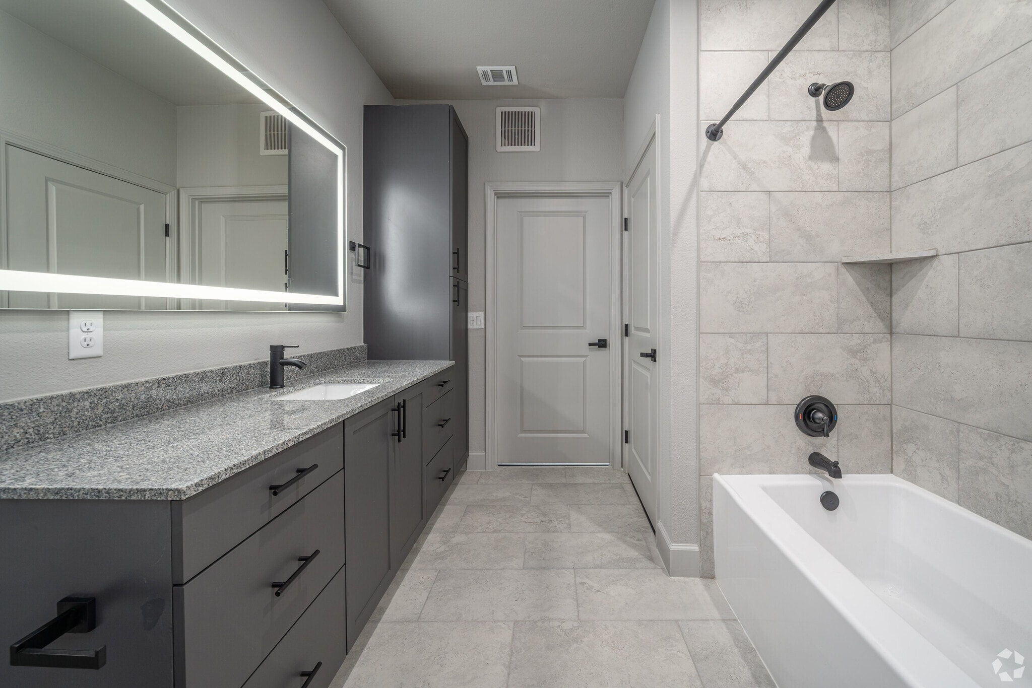 2BR, 2BA - 1,080SF - Second Bathroom - Wildwood Lake Residency