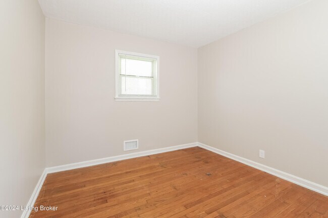 Building Photo - 1136 Lone Oak Ave