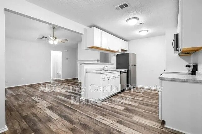 Building Photo - 13305 Waverly Ct