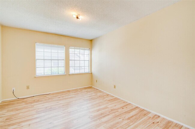 Building Photo - 6103 Ludington Dr