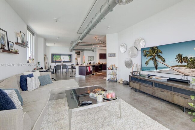 Building Photo - 700 NE 25th St