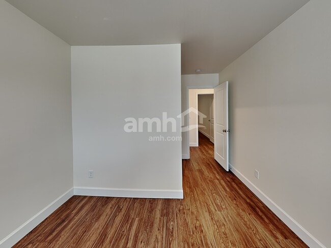 Building Photo - 6894 35th Pl NE