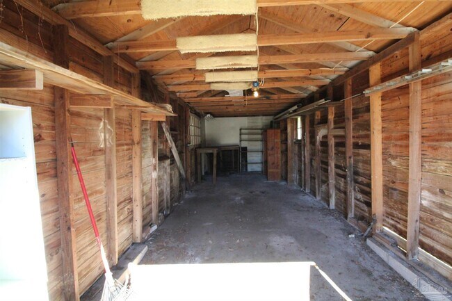 Building Photo - 1504 E Strong St