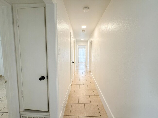 Building Photo - 7528-7528 Thistle Ln