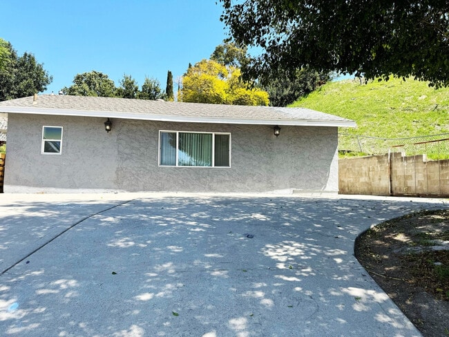 Building Photo - 10154 Campo Rd