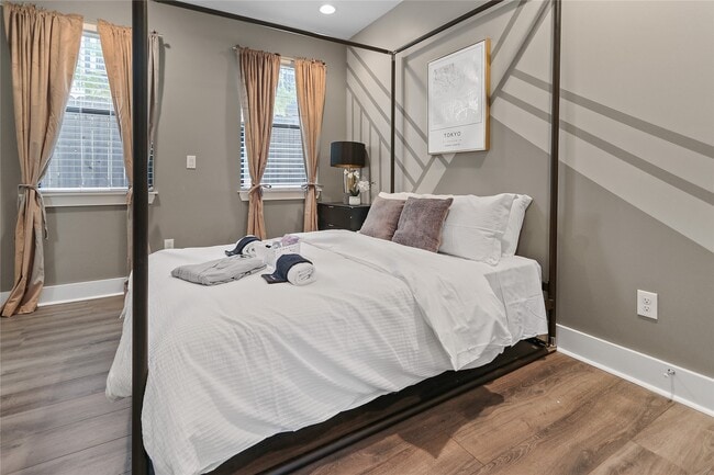 Building Photo - 2105 Hadley St