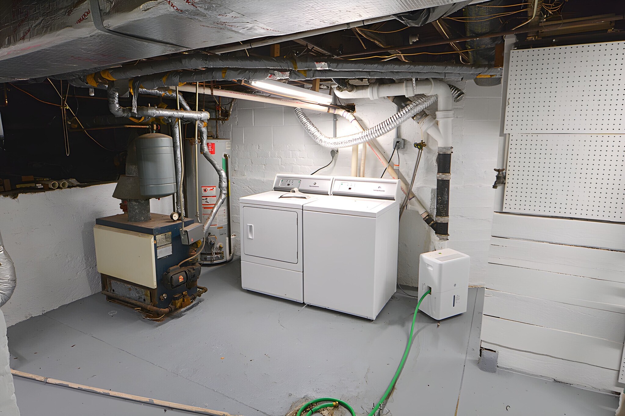 Building Photo - 2025 Grove Ave