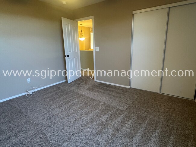 Building Photo - 3511 W Thurman Dr