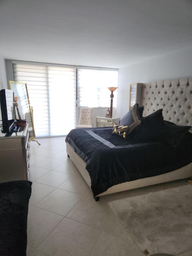 Building Photo - 899 Jeffery St