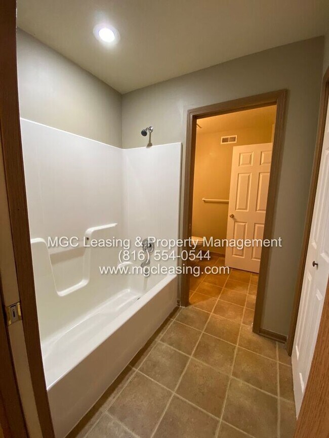 Building Photo - Spacious Duplex Living in the Heart of Lee...
