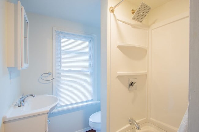 Building Photo - Wonderful Updated TownHouse in the Heart of Middletown - On Main St