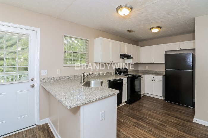 Building Photo - 631 Waynes Ct SE