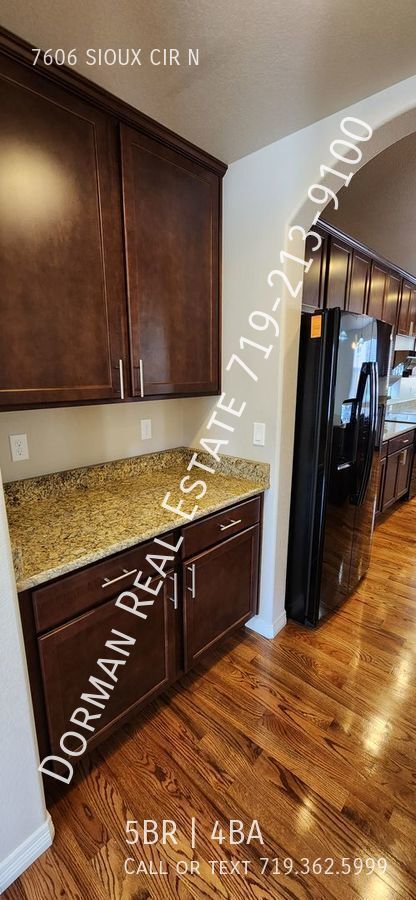 Building Photo - Single Family with Chef Kitchen