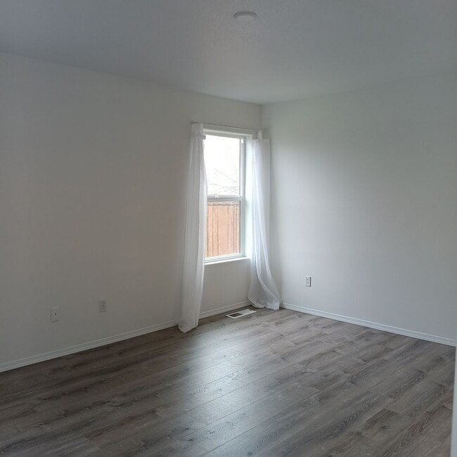 Building Photo - Beautiful Home Available In Bridal Springs Community!