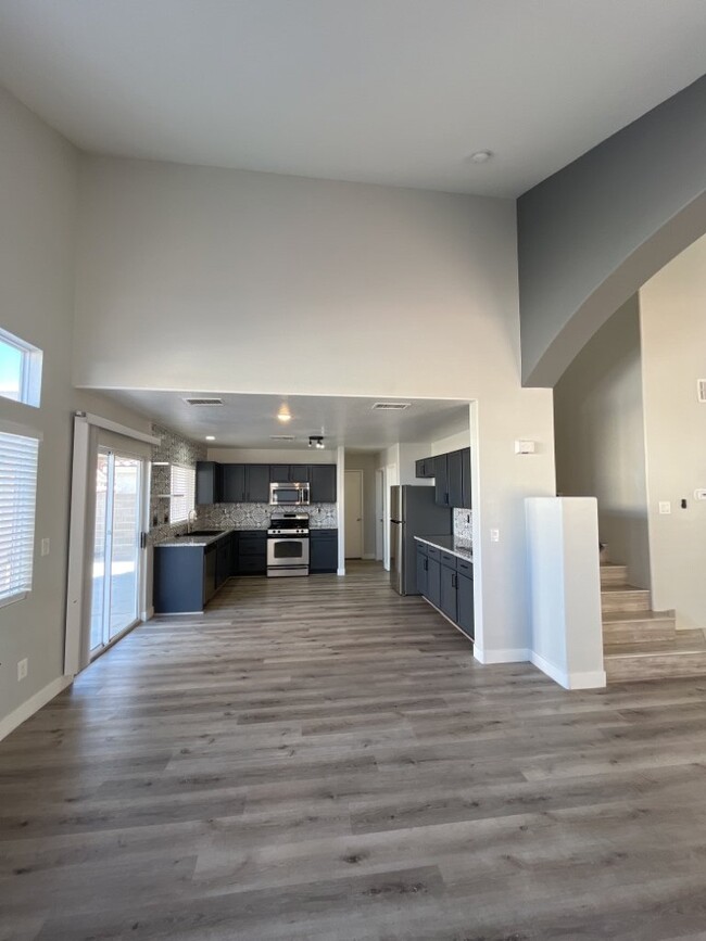 Building Photo - Beautiful modern 2 story home located in N...