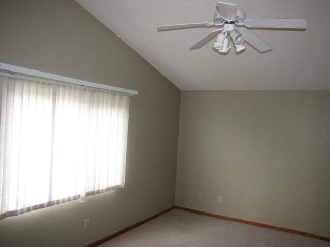 Building Photo - 4Bd*2Ba House in Farmington/Lakeville/AV Area! Avail. May 1st.