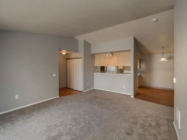 Building Photo - Spacious 3 Bedroom, 2 Bath Apartment with Washer & Dryer, Private Patio & Garage Options!