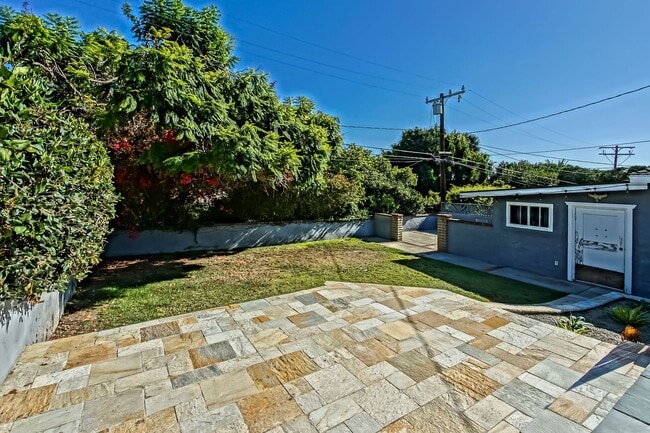 Building Photo - 2809 Carlsbad St