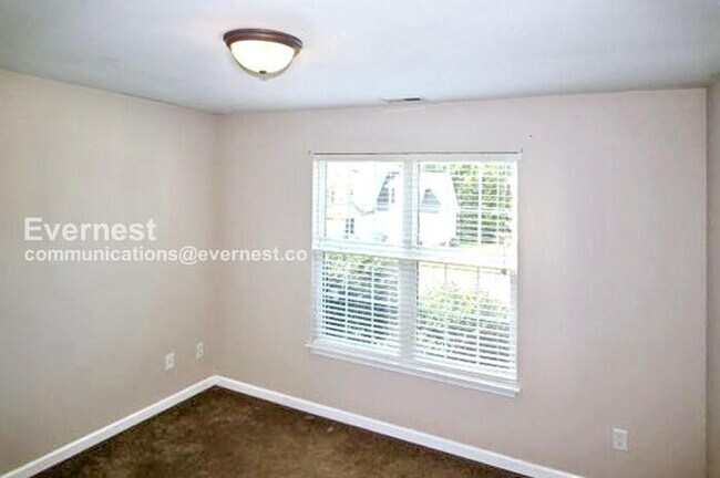 Building Photo - 3 Bed/2 Bath Home with Garage / Pet-Friend...