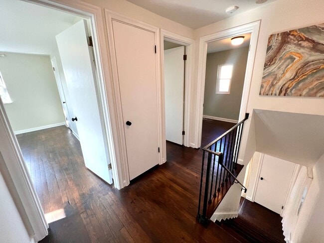 Building Photo - Brentwood - Stunning 3 Bedroom 2 Bathroom ...