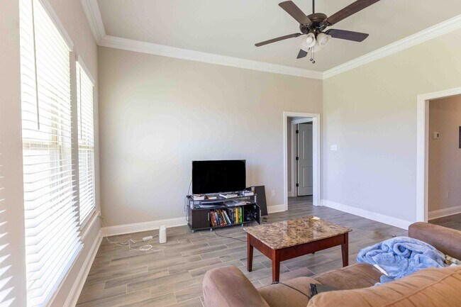 Building Photo - Beautiful 3 bed/2 bath home in Legacy Pointe