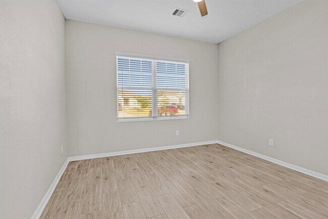 Building Photo - 1028 White Birch Ln