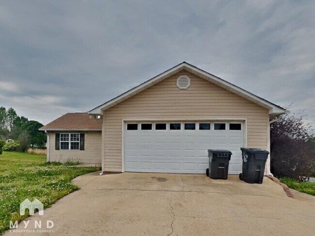 Primary Photo - 215 Sunrise Dr