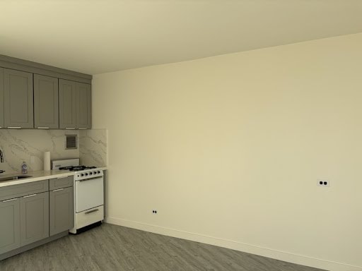 Building Photo - 750 Amana St