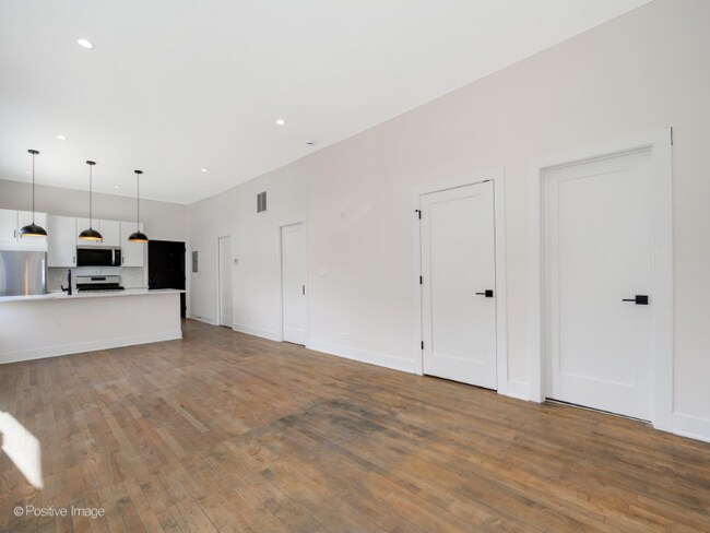 Building Photo - 846 N Ashland Ave