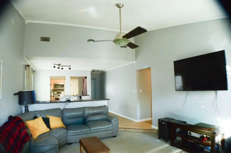 Building Photo - 1680 Guthrie St