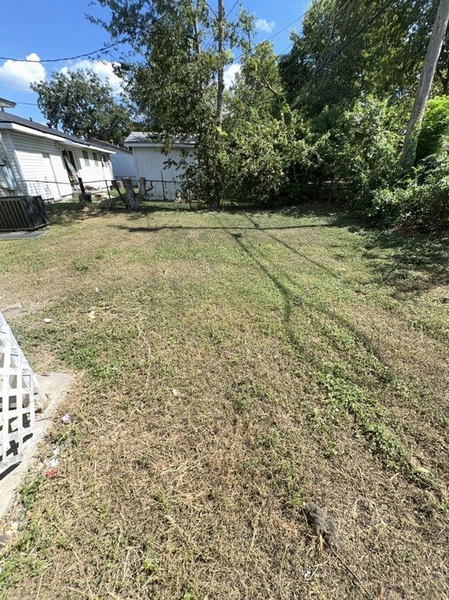 Building Photo - NEW IN MANAGEMENT - AVAILABLE NOW! $100 OFF MOVE IN SPECIAL