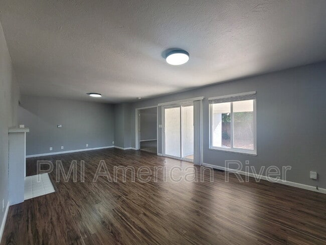Building Photo - 7034 Cromwell Way