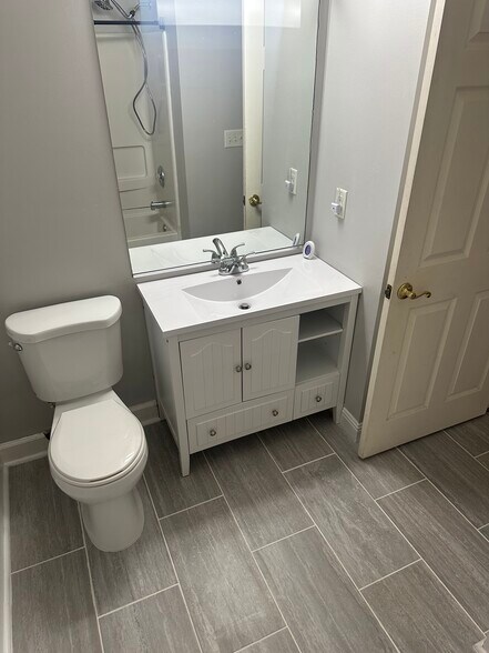 Building Photo - 104 Camellia Ct