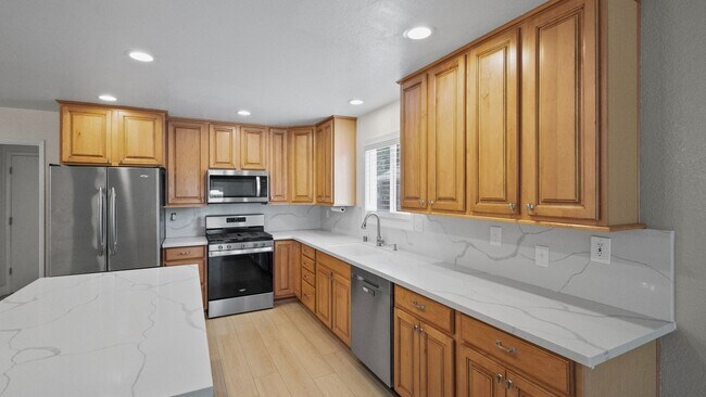 Building Photo - 3 Bedroom Home in Vacaville