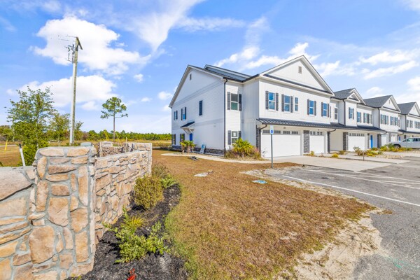 Building Photo - 305 Lineback Pl