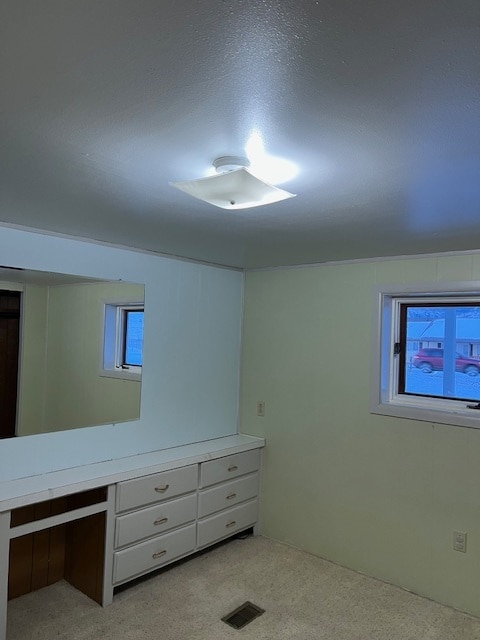 Building Photo - 5508 Lake Helena Dr