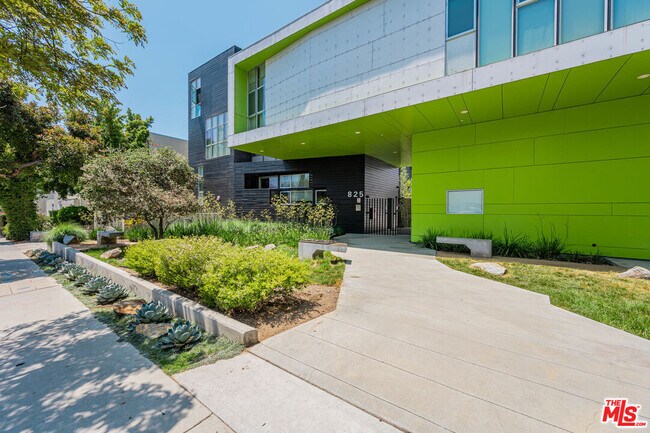 Building Photo - 825 Kings Rd