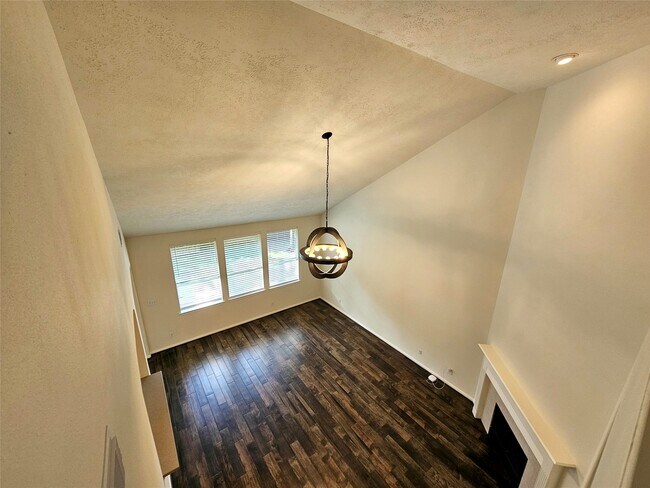 Building Photo - 98 W Knightsbridge Dr