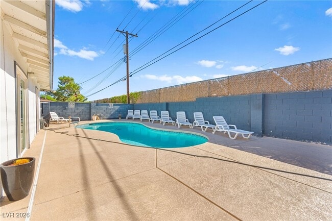 Building Photo - 1531 Commanche Dr