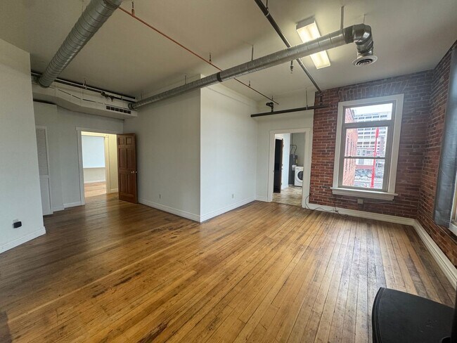 Building Photo - 811 Cook Building