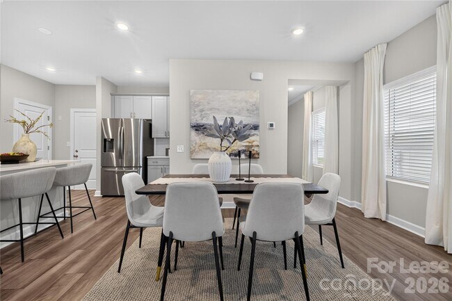 Building Photo - 314 Hyssop Ct